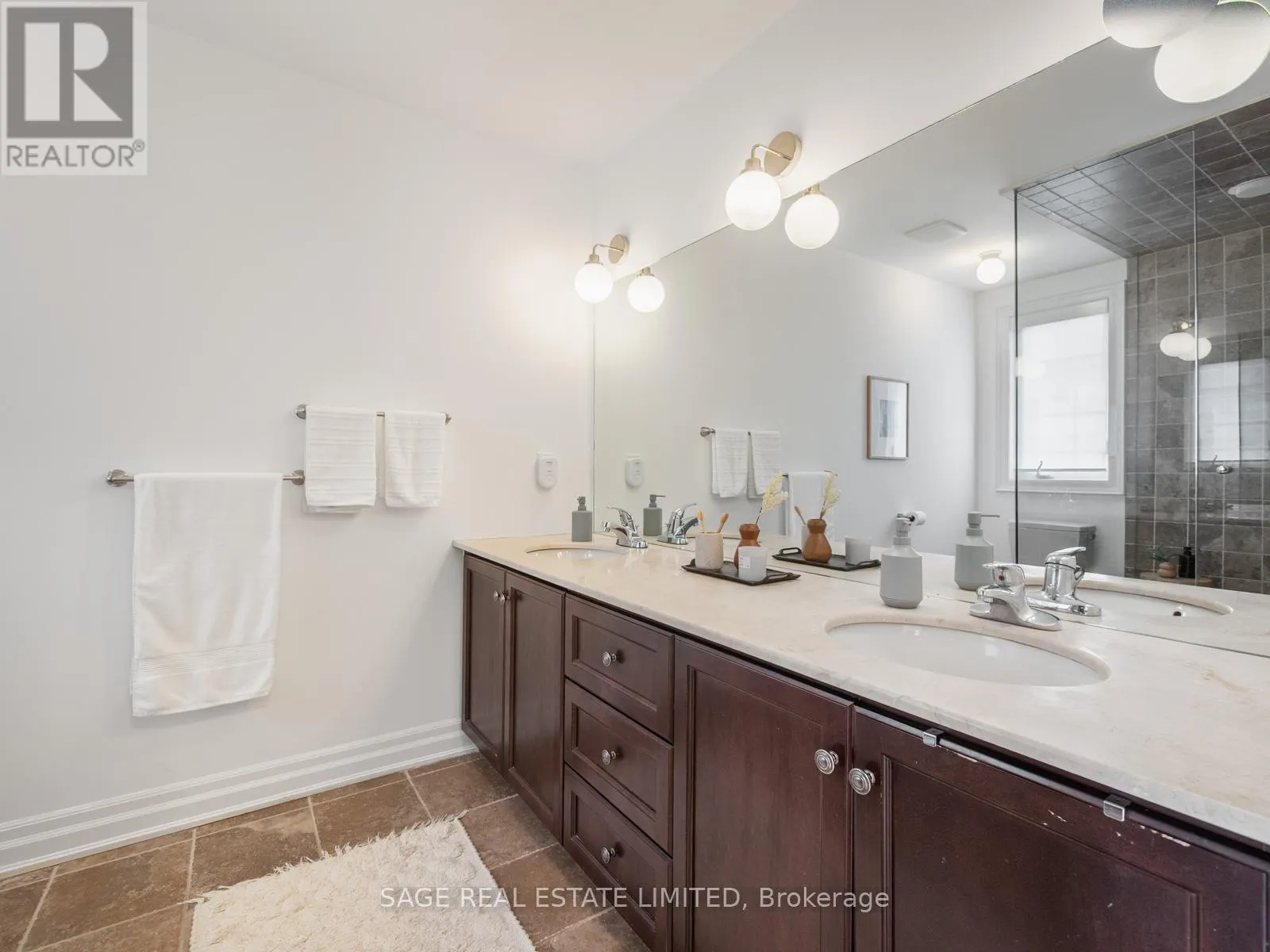 31 TOMPKINS MEWS