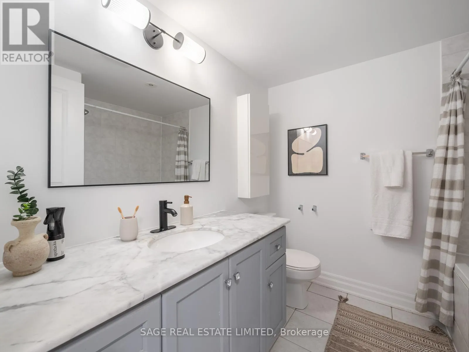 31 TOMPKINS MEWS