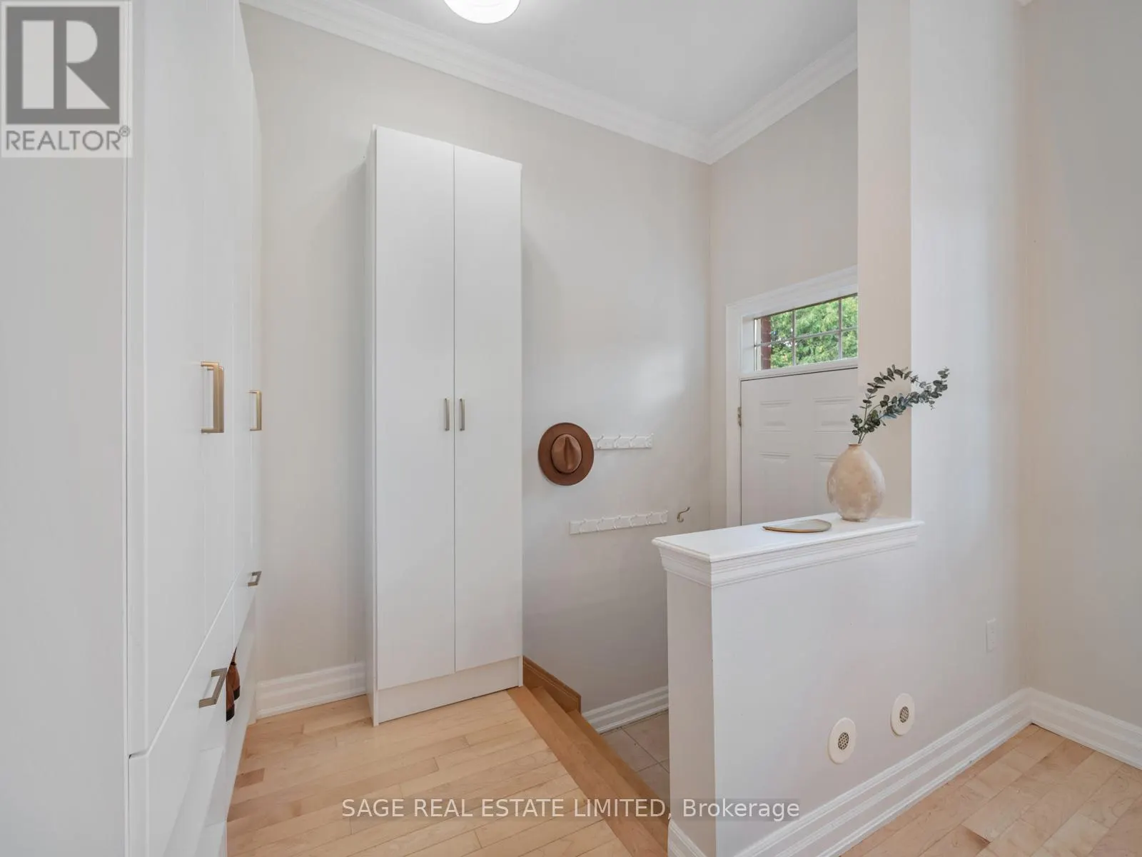 31 TOMPKINS MEWS