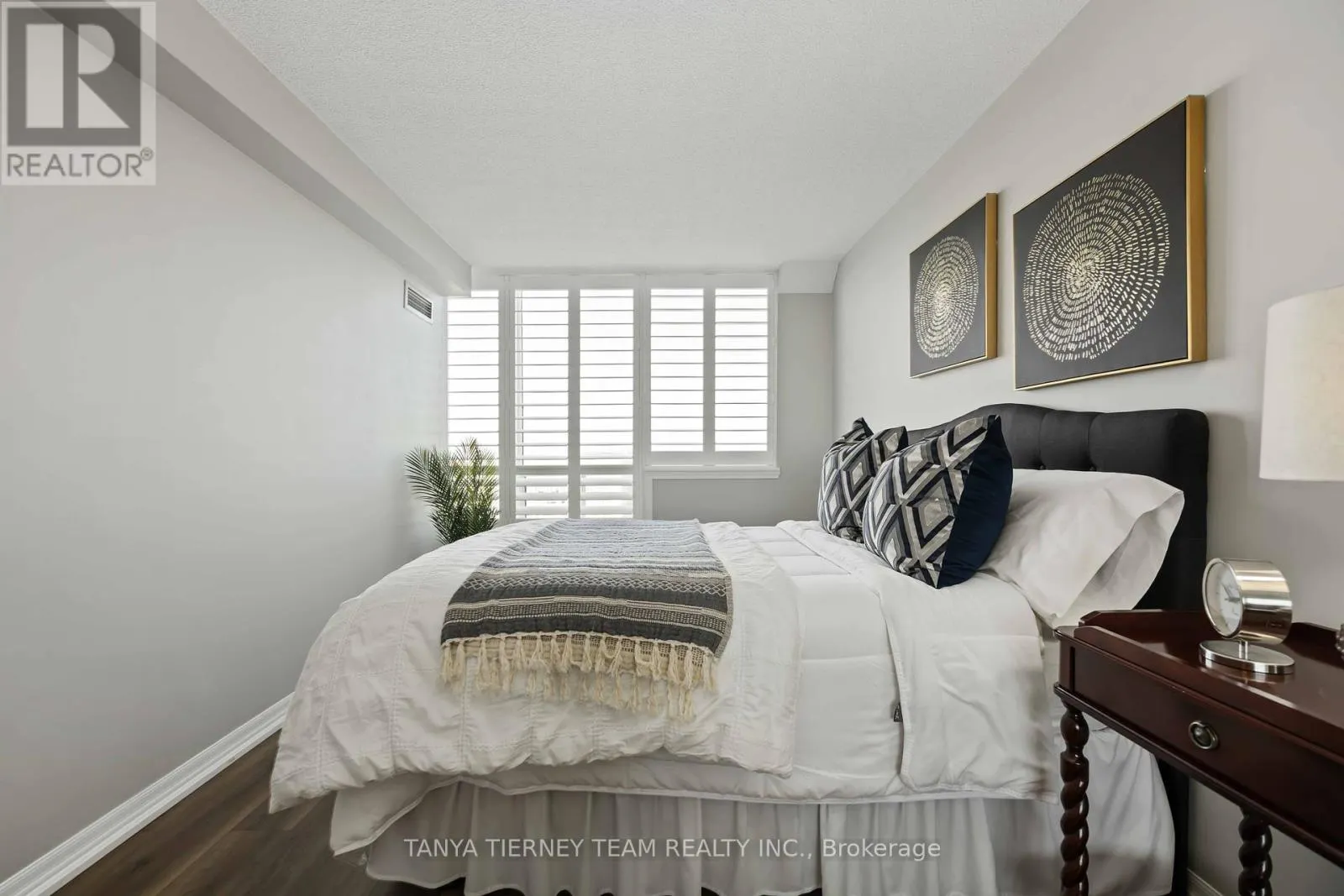 1206 - 711 ROSSLAND ROAD E