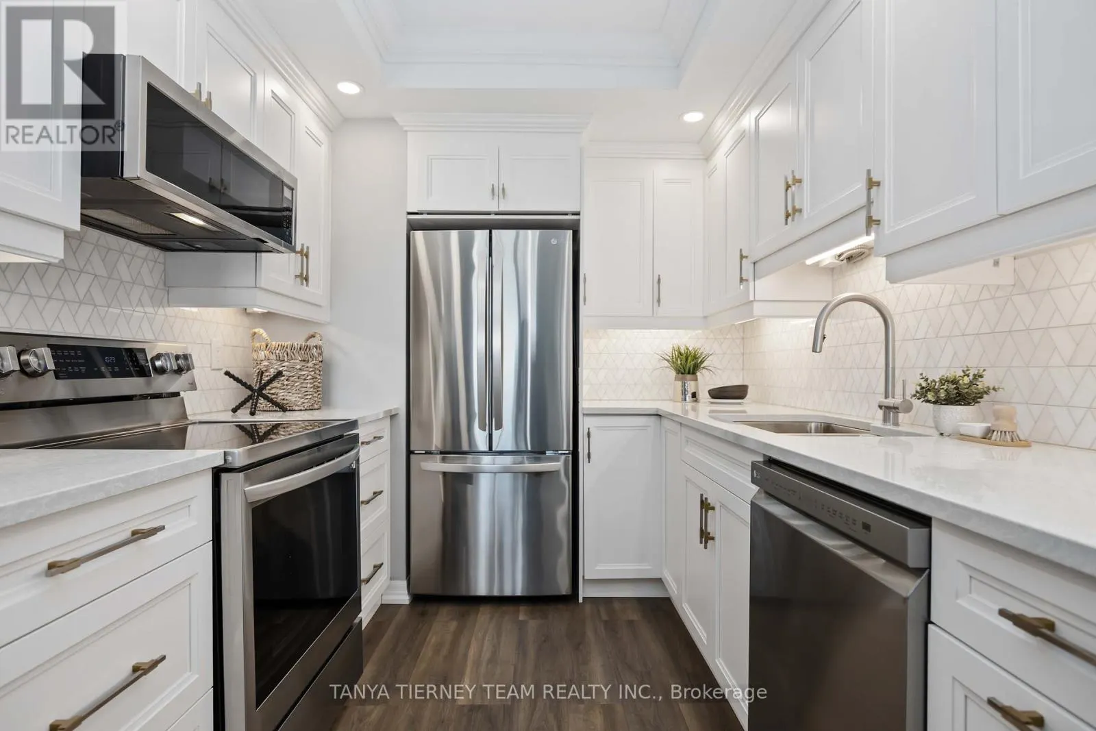 1206 - 711 ROSSLAND ROAD E