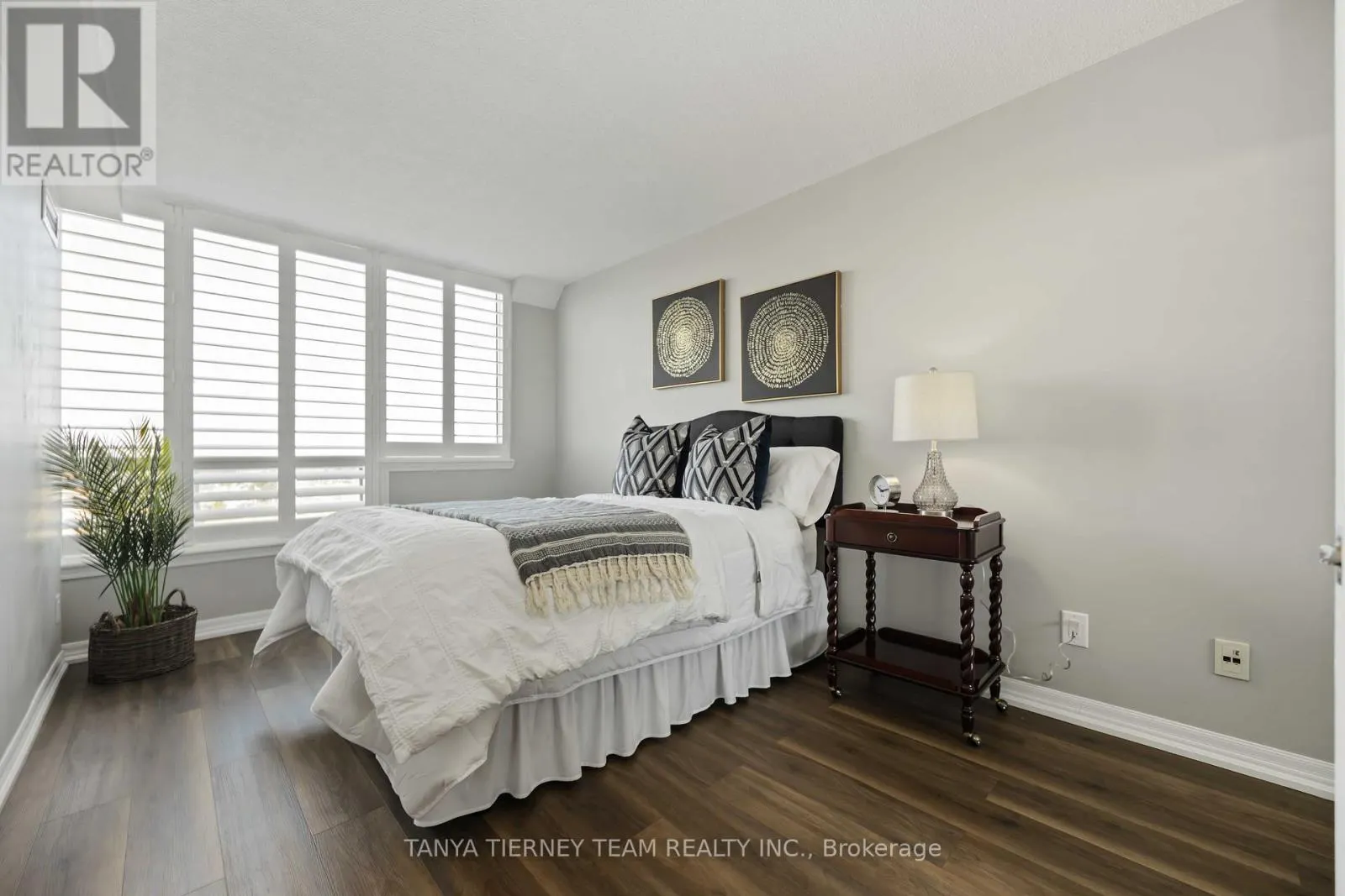 1206 - 711 ROSSLAND ROAD E