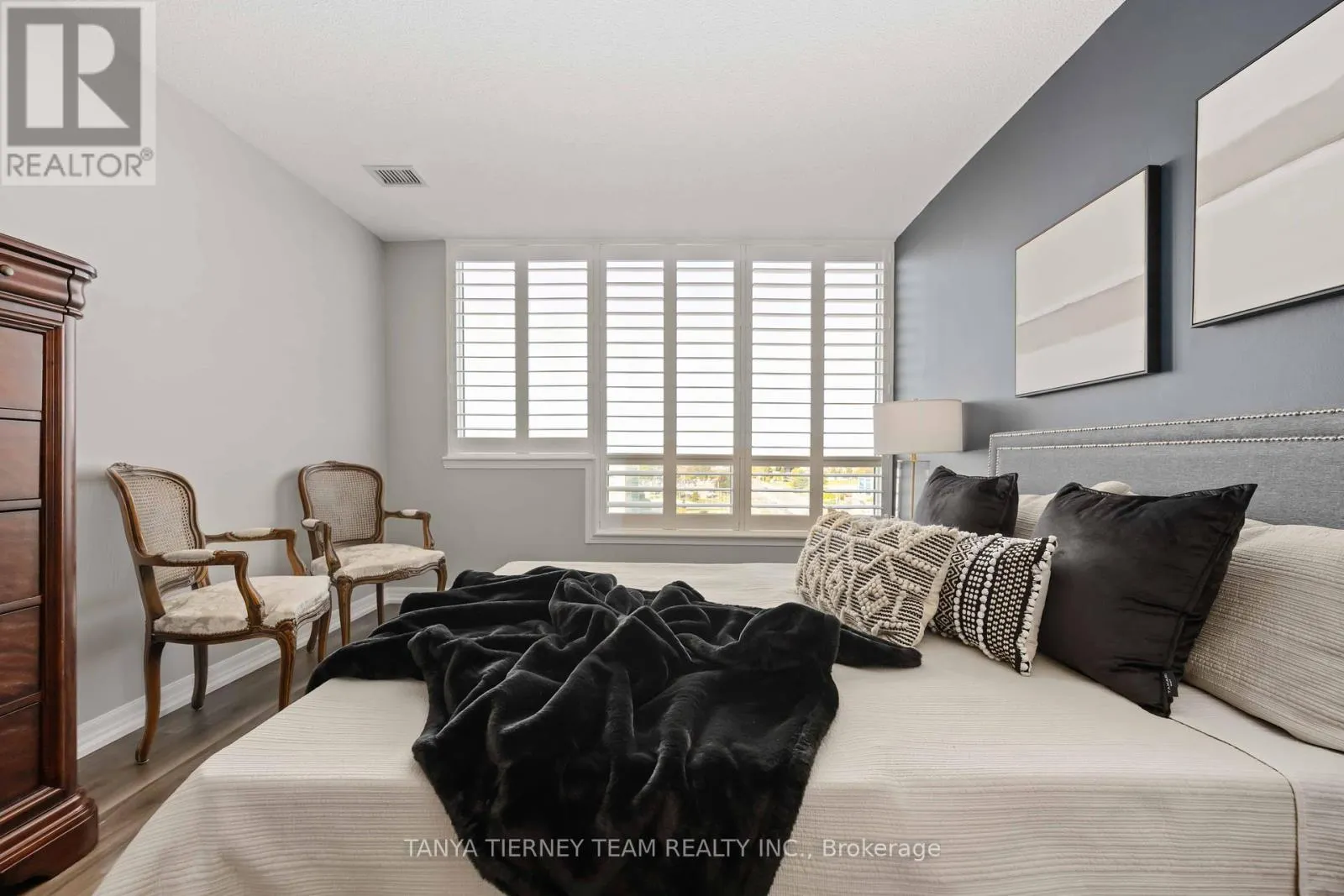 1206 - 711 ROSSLAND ROAD E
