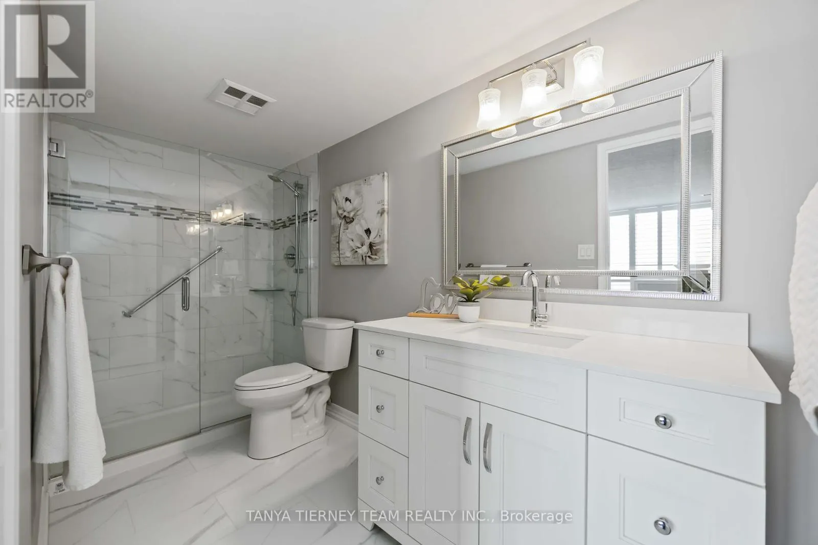 1206 - 711 ROSSLAND ROAD E