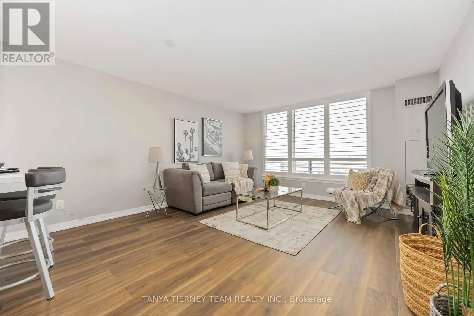 1206 - 711 ROSSLAND ROAD E