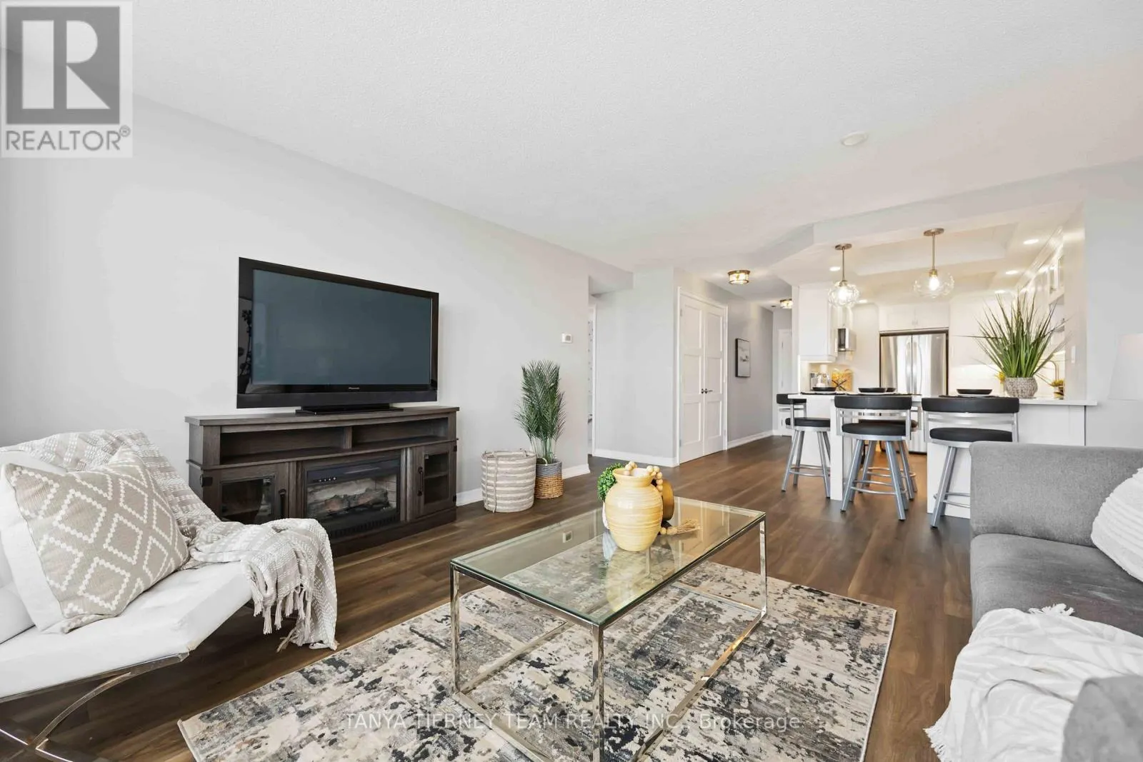 1206 - 711 ROSSLAND ROAD E