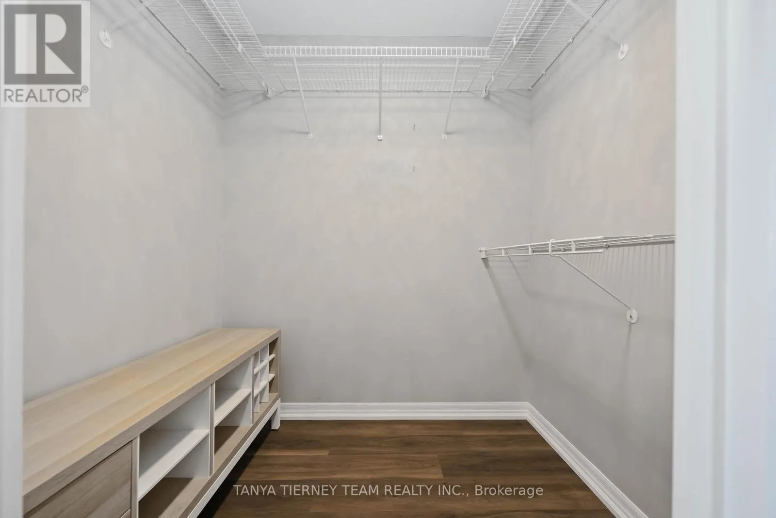 1206 - 711 ROSSLAND ROAD E