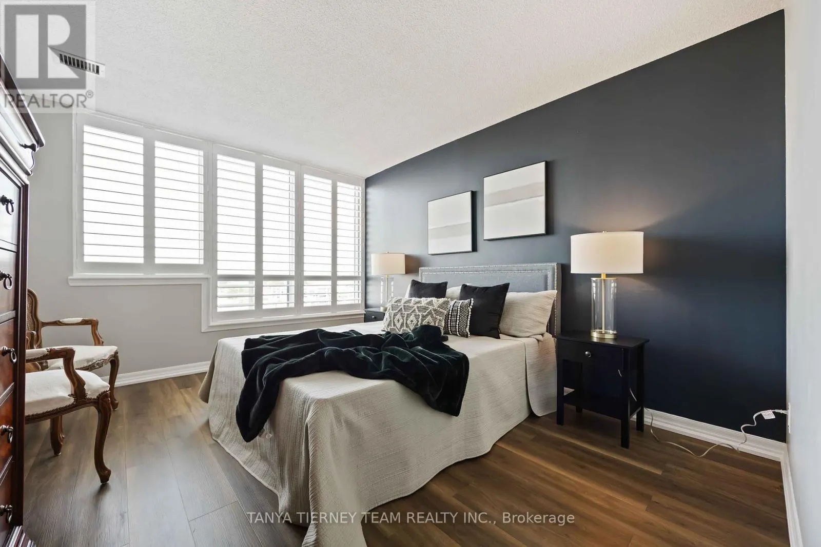 1206 - 711 ROSSLAND ROAD E