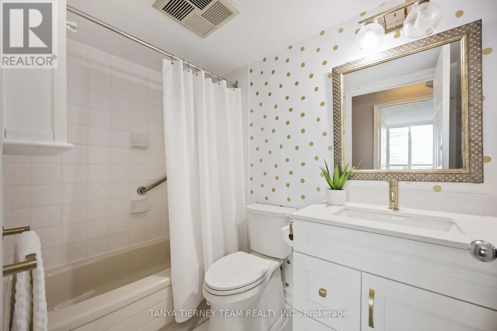 1206 - 711 ROSSLAND ROAD E