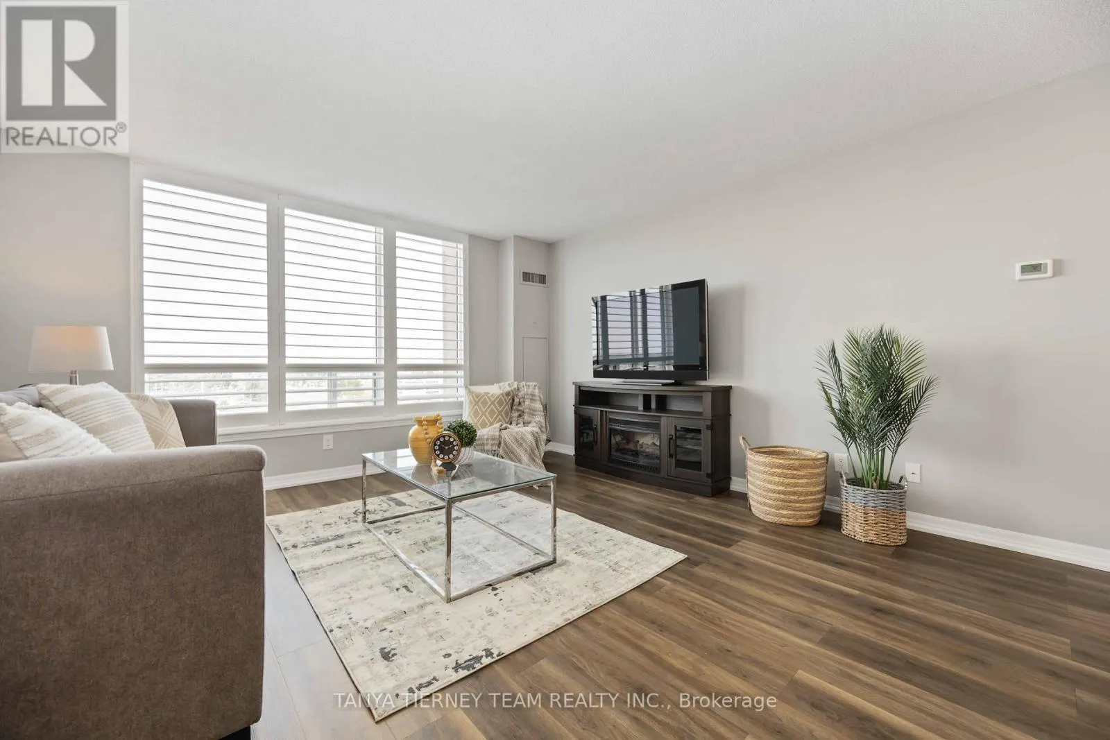 1206 - 711 ROSSLAND ROAD E