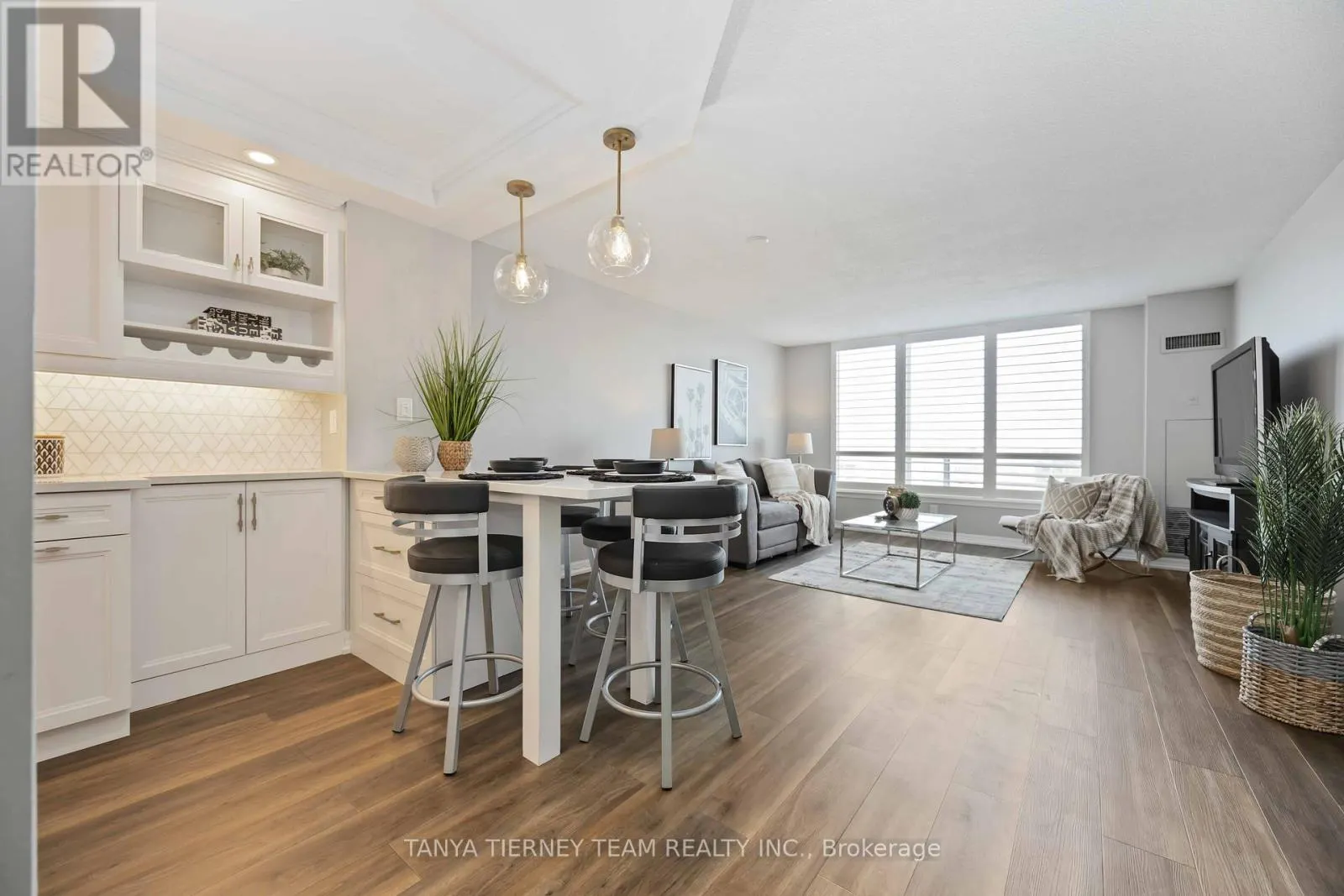 1206 - 711 ROSSLAND ROAD E