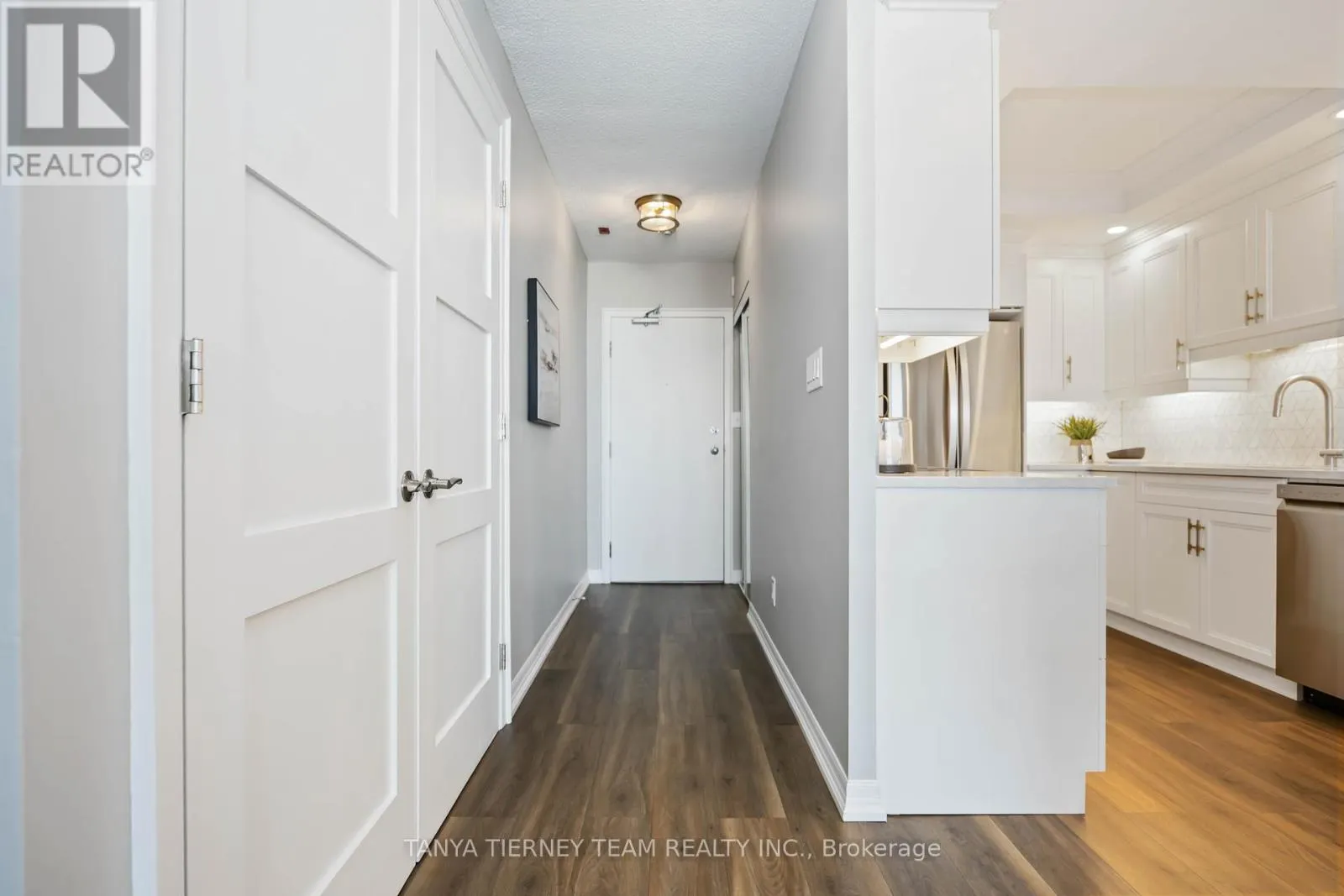 1206 - 711 ROSSLAND ROAD E