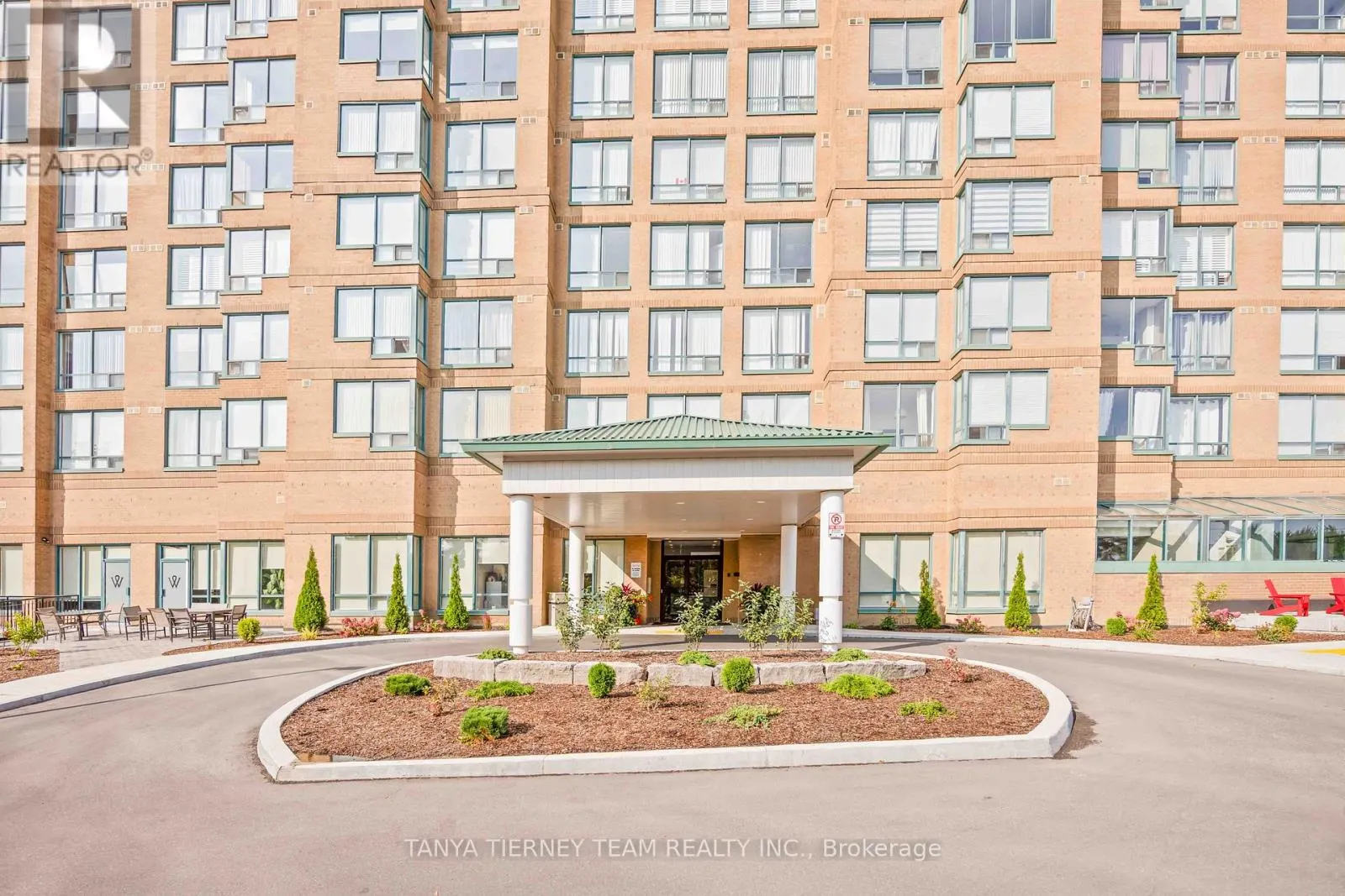 1206 - 711 ROSSLAND ROAD E