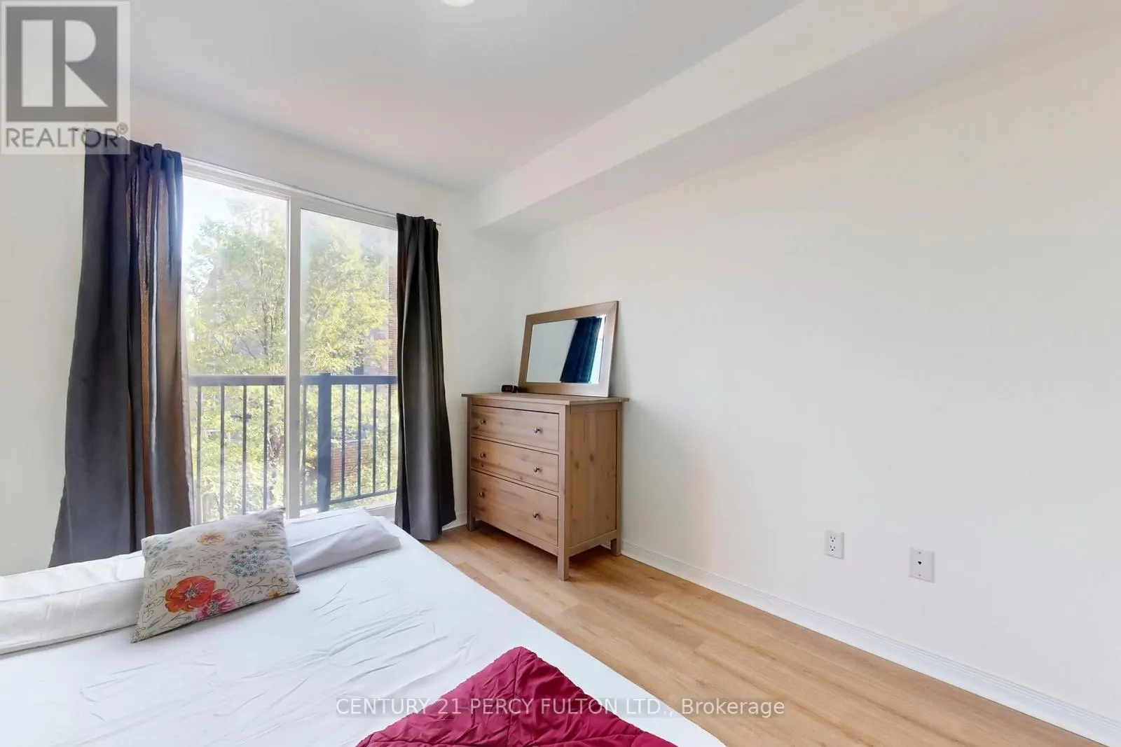 308F - 45 STRANGFORD LANE