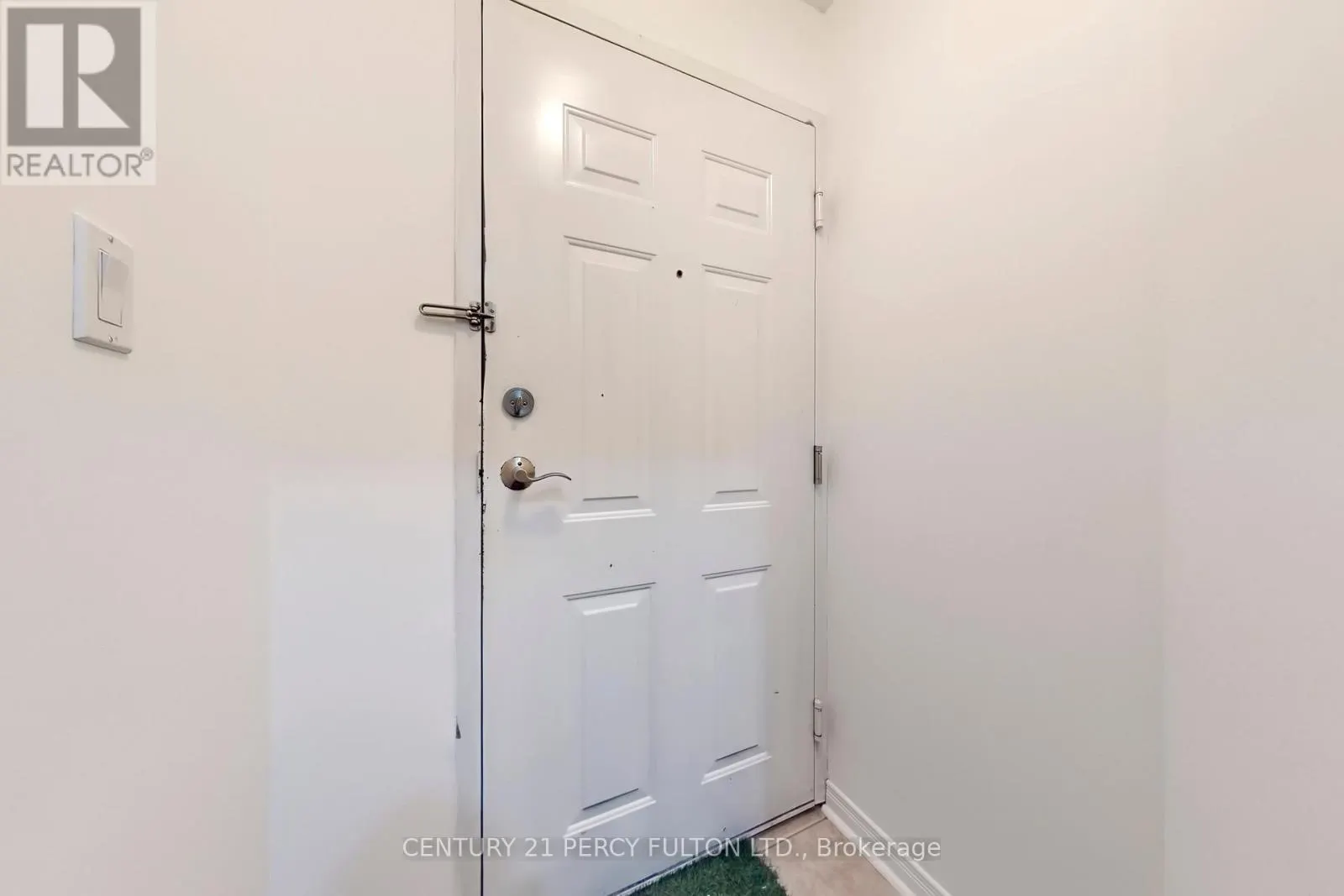 308F - 45 STRANGFORD LANE