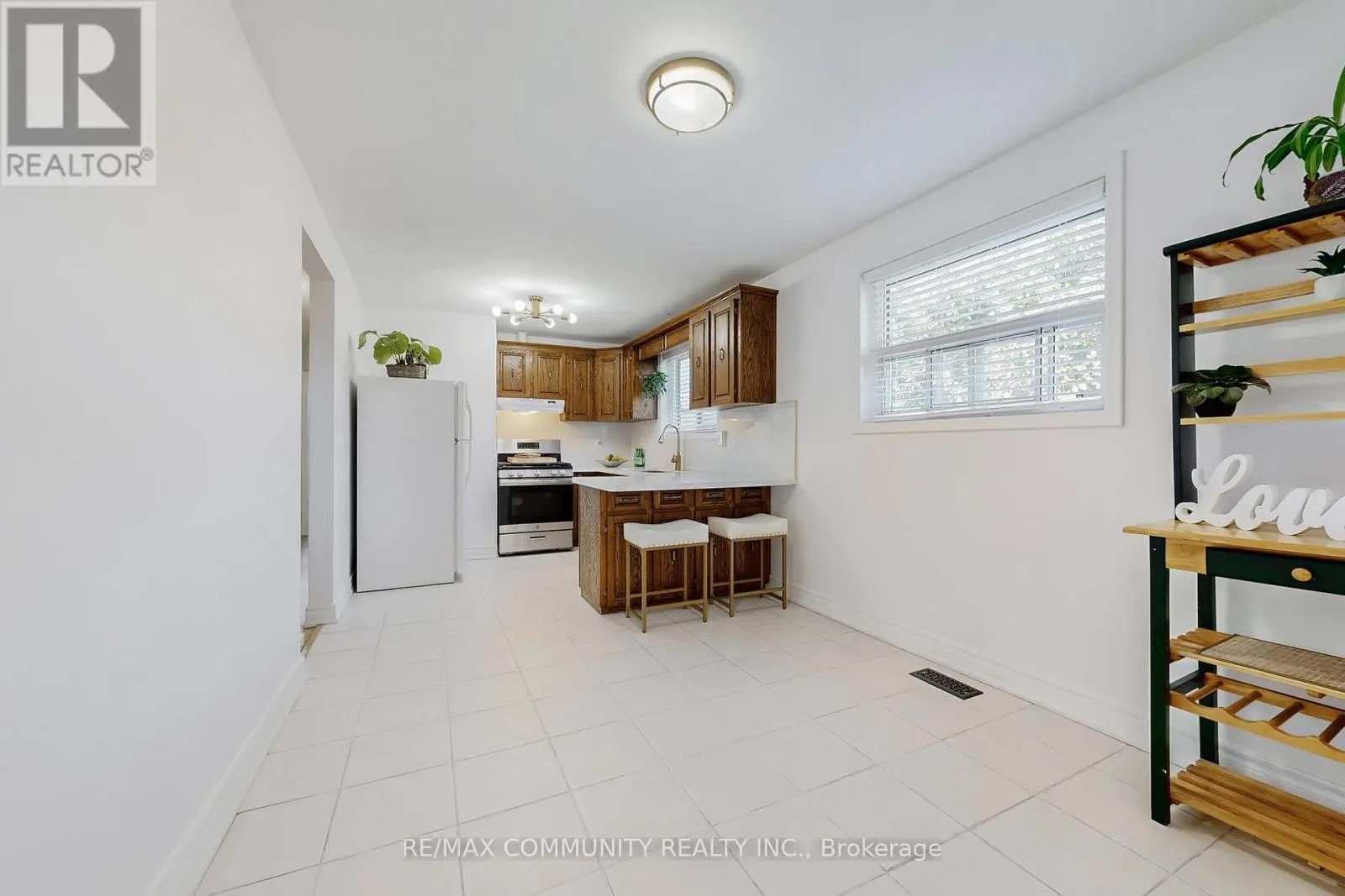 855 ZATOR AVENUE