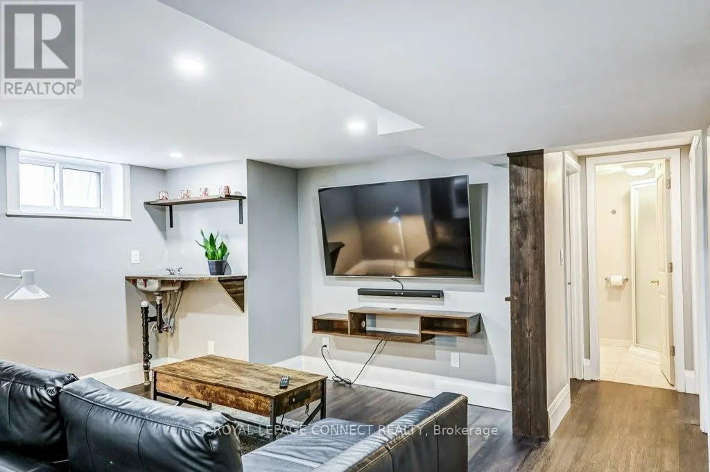33 TULLOCH DRIVE