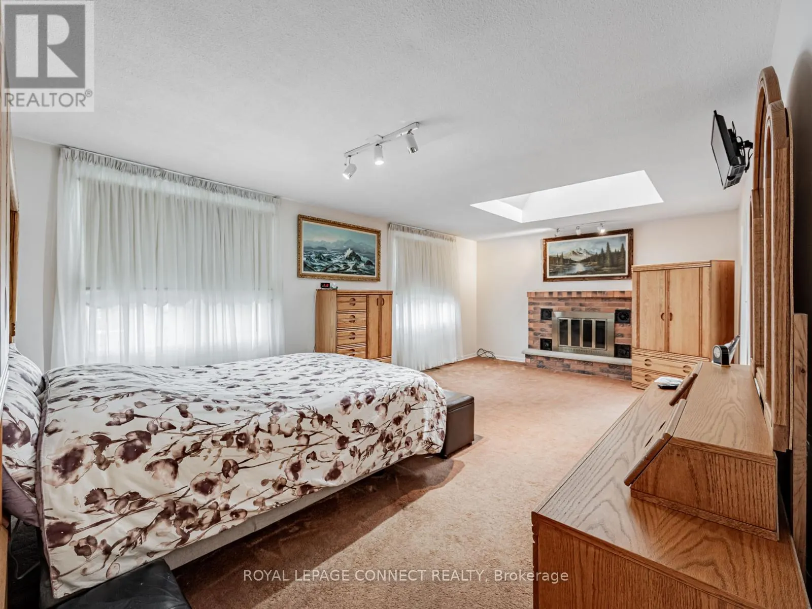 642 SHEPPARD AVENUE