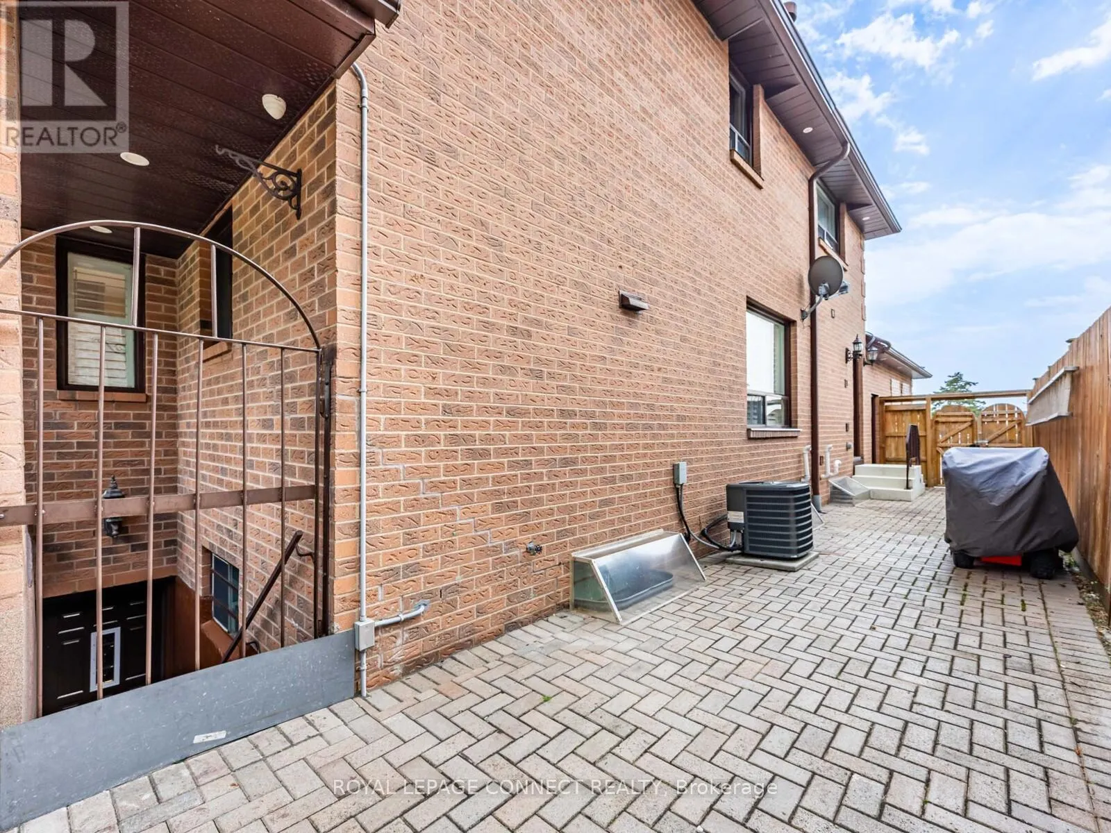 642 SHEPPARD AVENUE