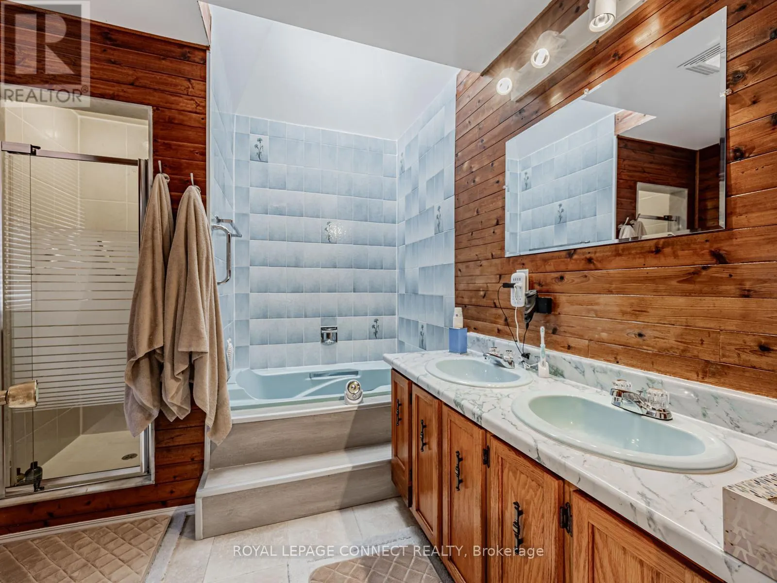 642 SHEPPARD AVENUE