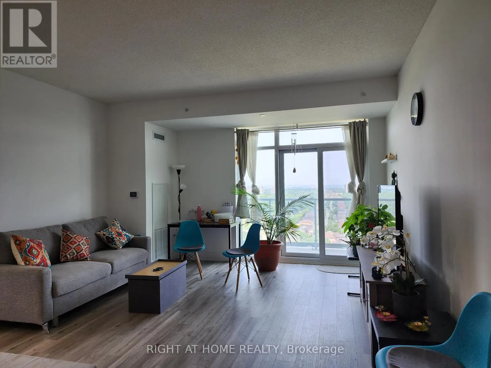 1702 - 3220 SHEPPARD AVENUE E