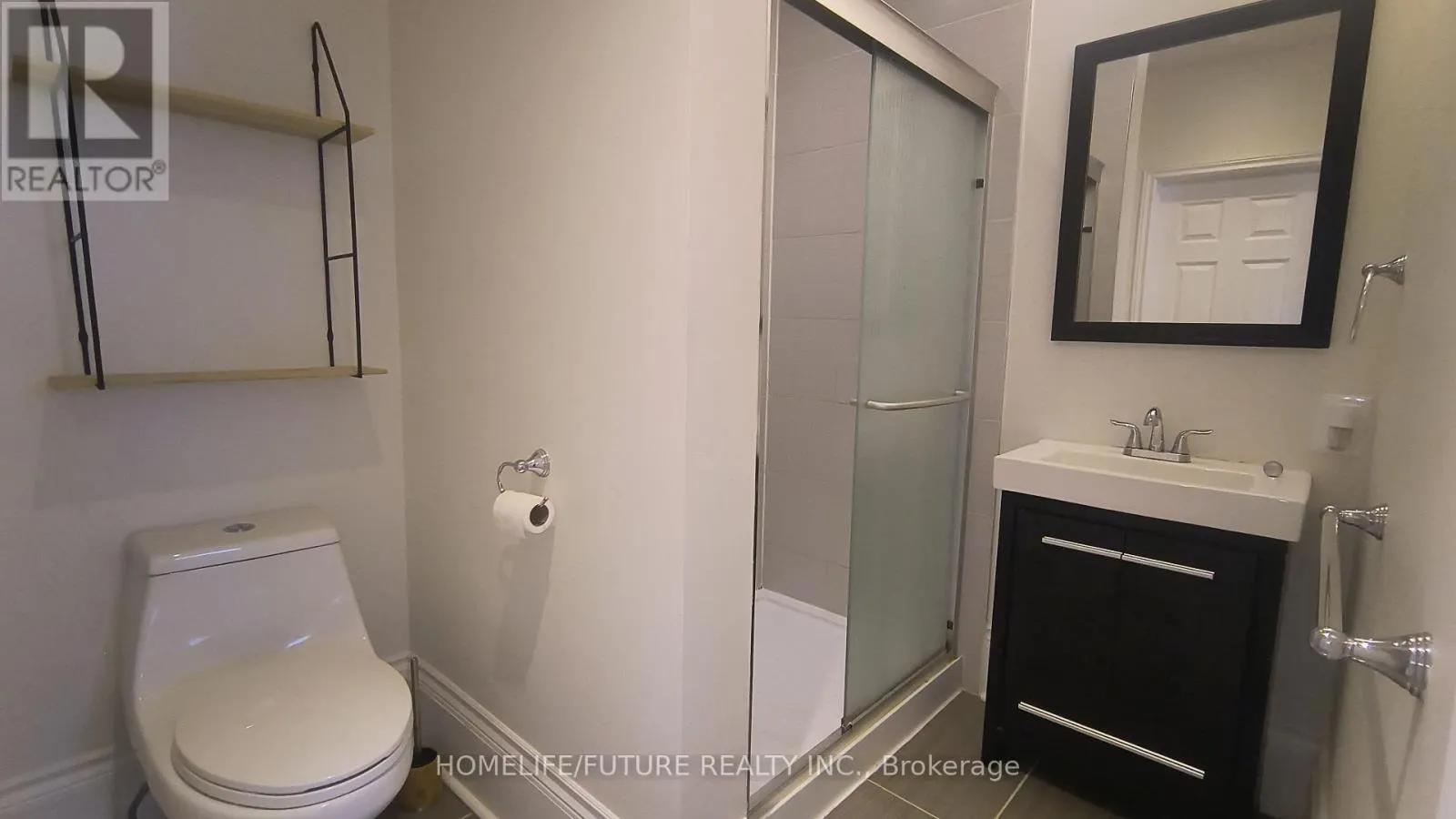 UNIT 1 - 92 ADELAIDE AVENUE E