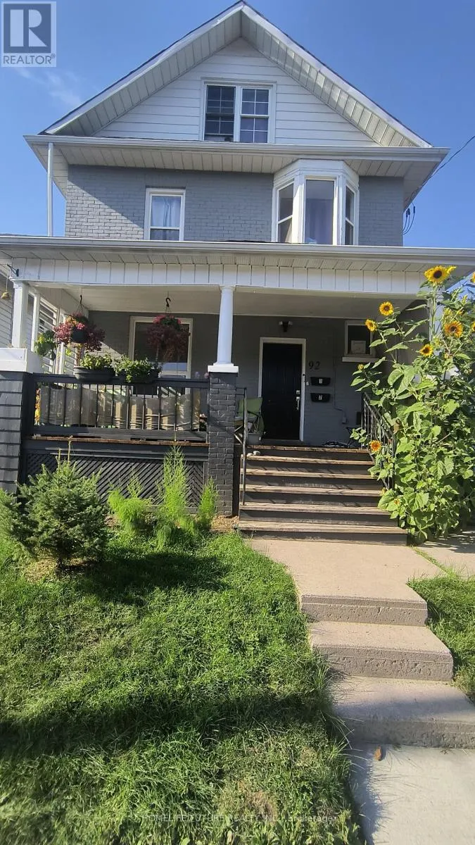 UNIT 1 - 92 ADELAIDE AVENUE E