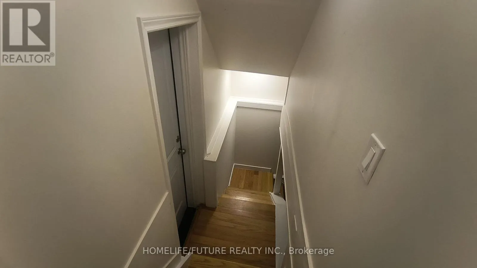 UNIT 1 - 92 ADELAIDE AVENUE E