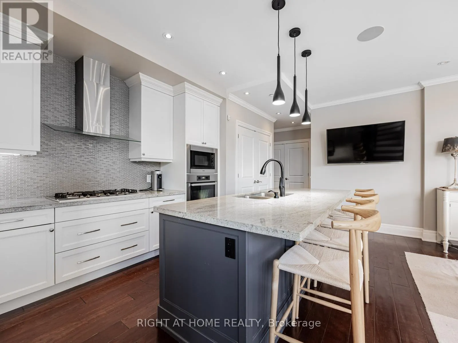 204 - 1 RAINSFORD ROAD