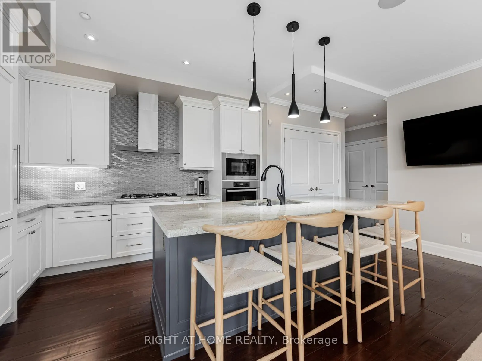 204 - 1 RAINSFORD ROAD