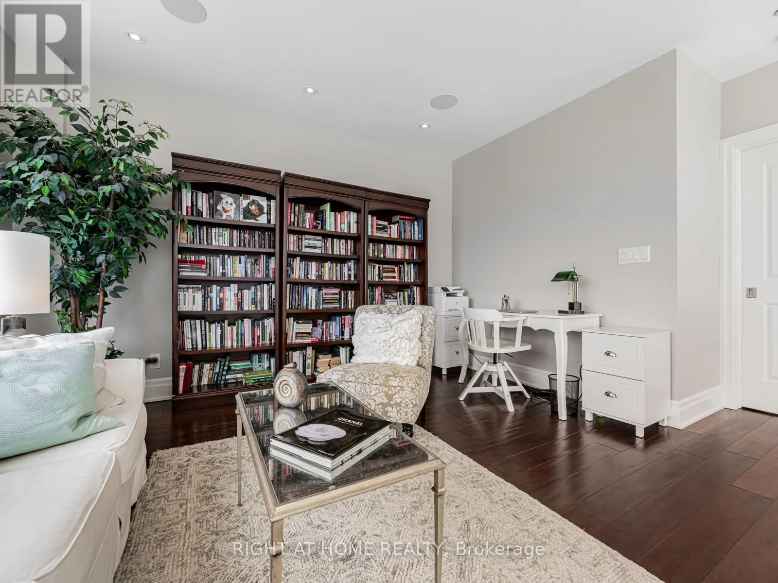 204 - 1 RAINSFORD ROAD