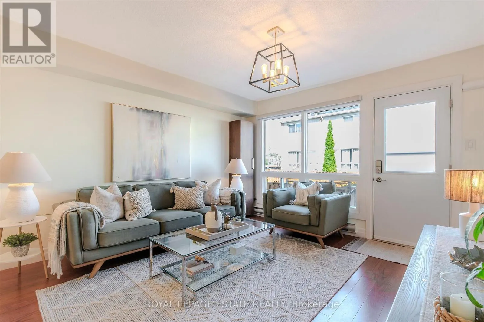 32 - 1209 QUEEN STREET E