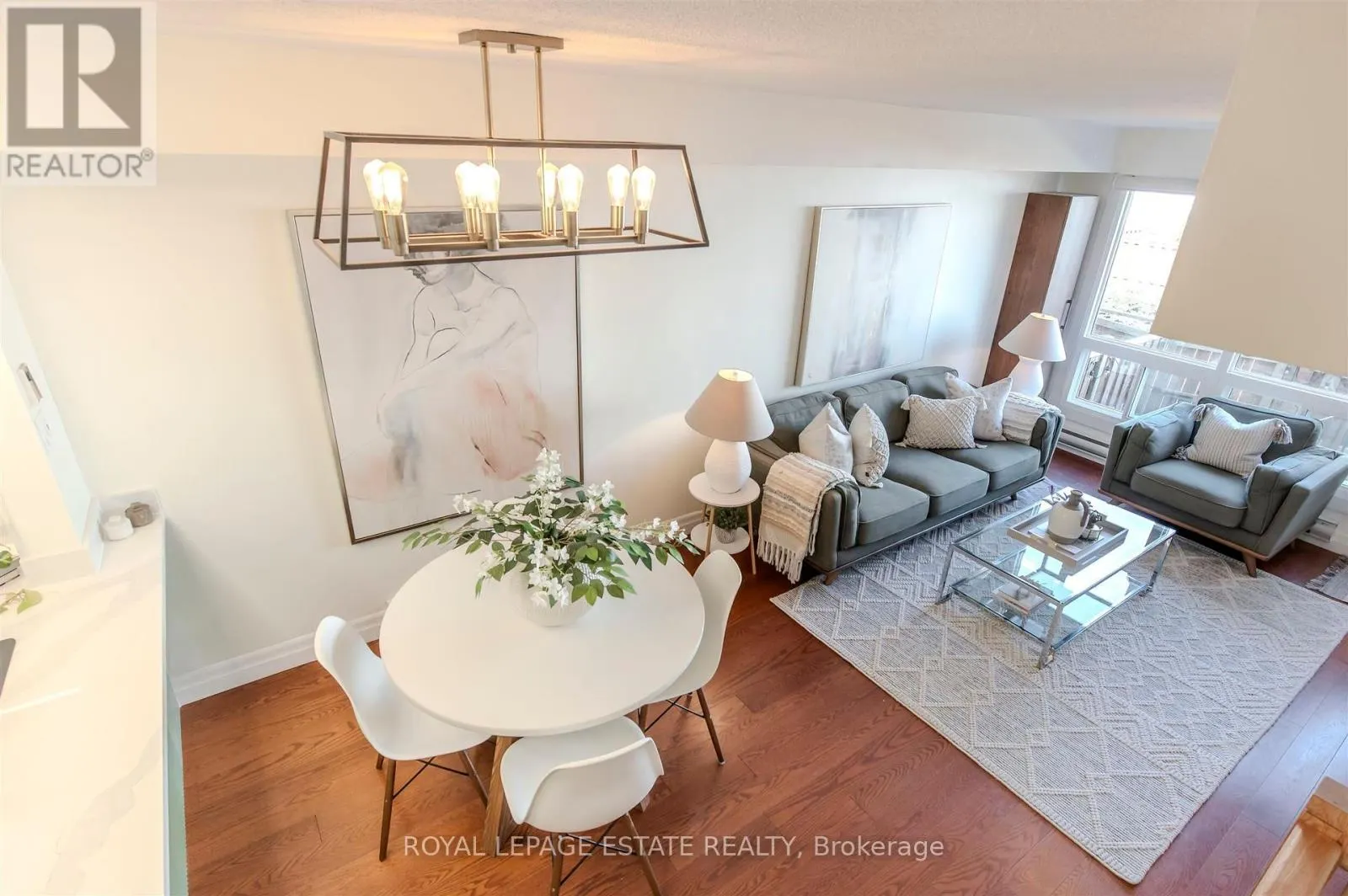32 - 1209 QUEEN STREET E