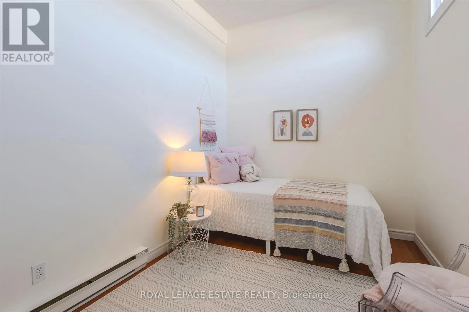 32 - 1209 QUEEN STREET E