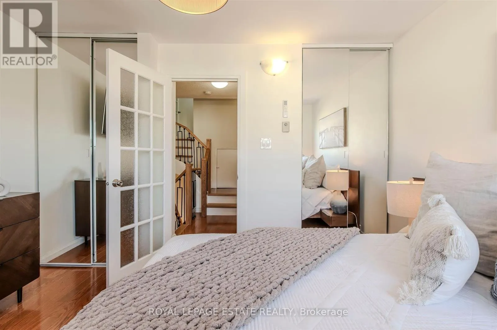 32 - 1209 QUEEN STREET E