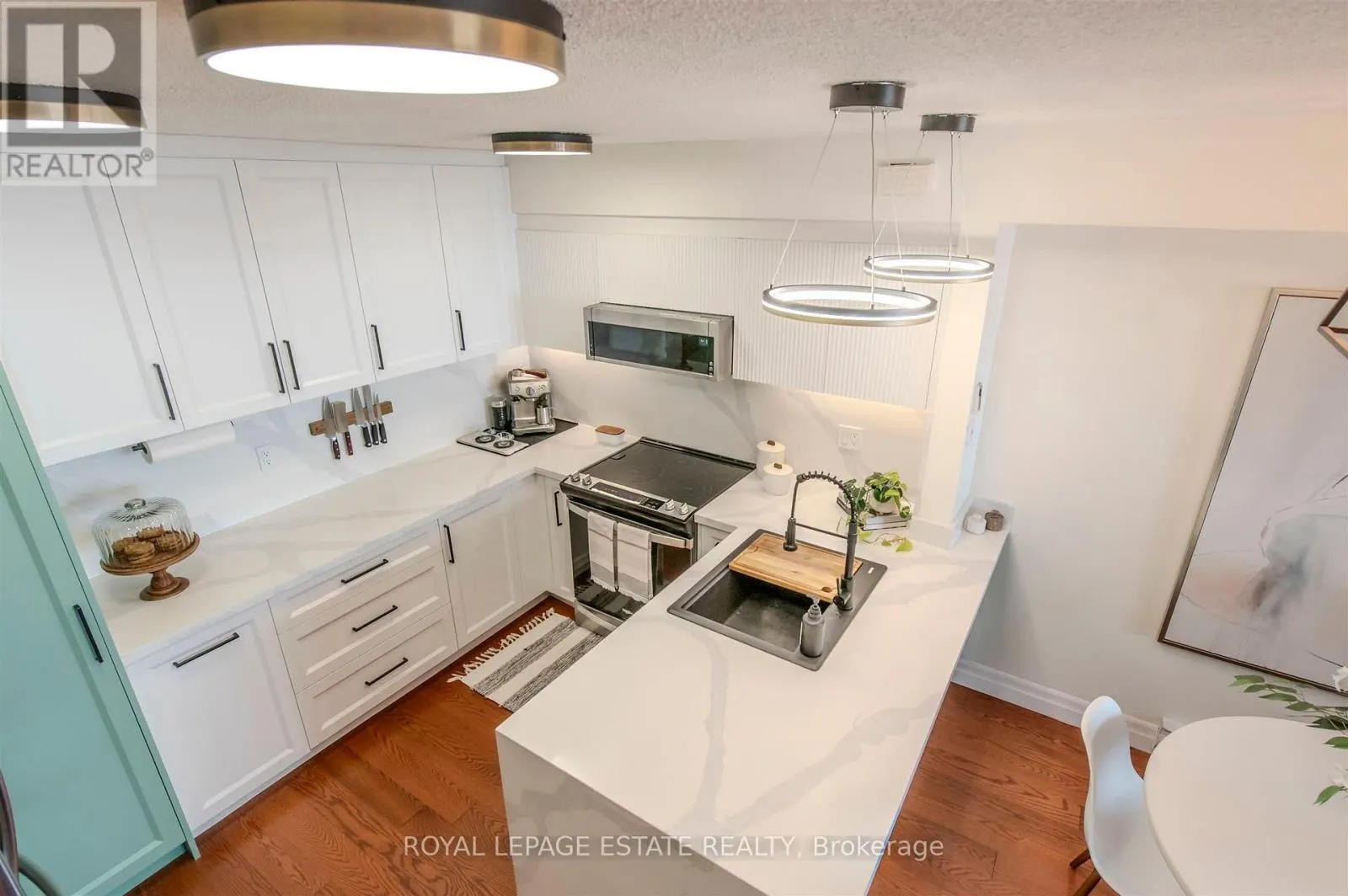 32 - 1209 QUEEN STREET E