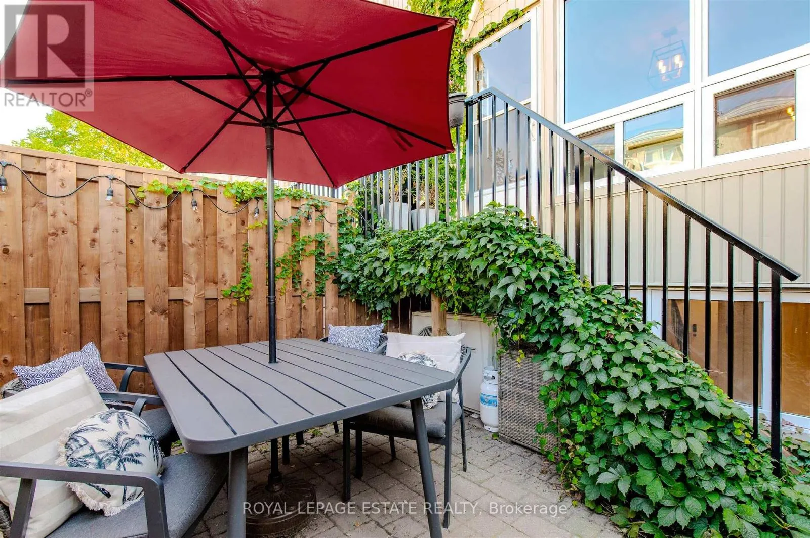 32 - 1209 QUEEN STREET E