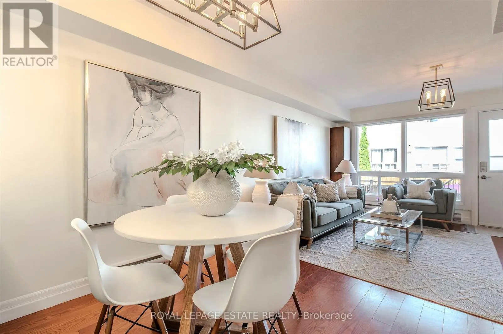 32 - 1209 QUEEN STREET E