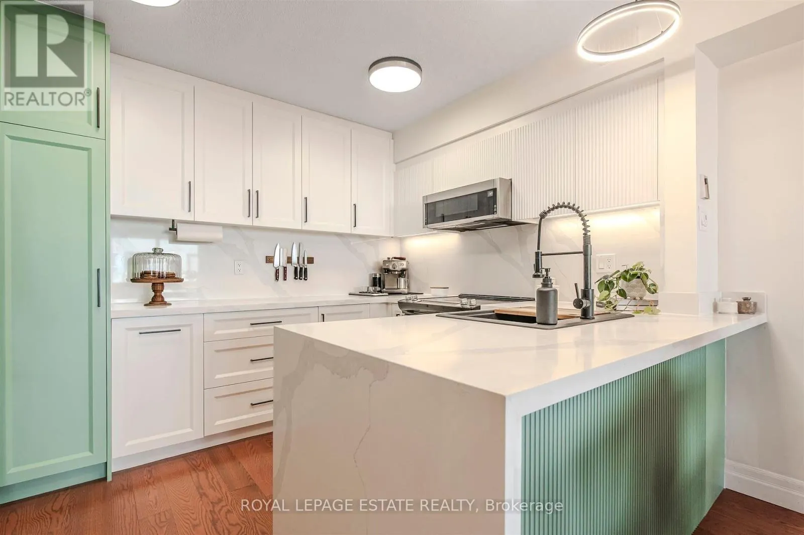 32 - 1209 QUEEN STREET E