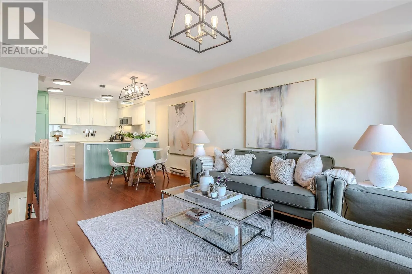 32 - 1209 QUEEN STREET E