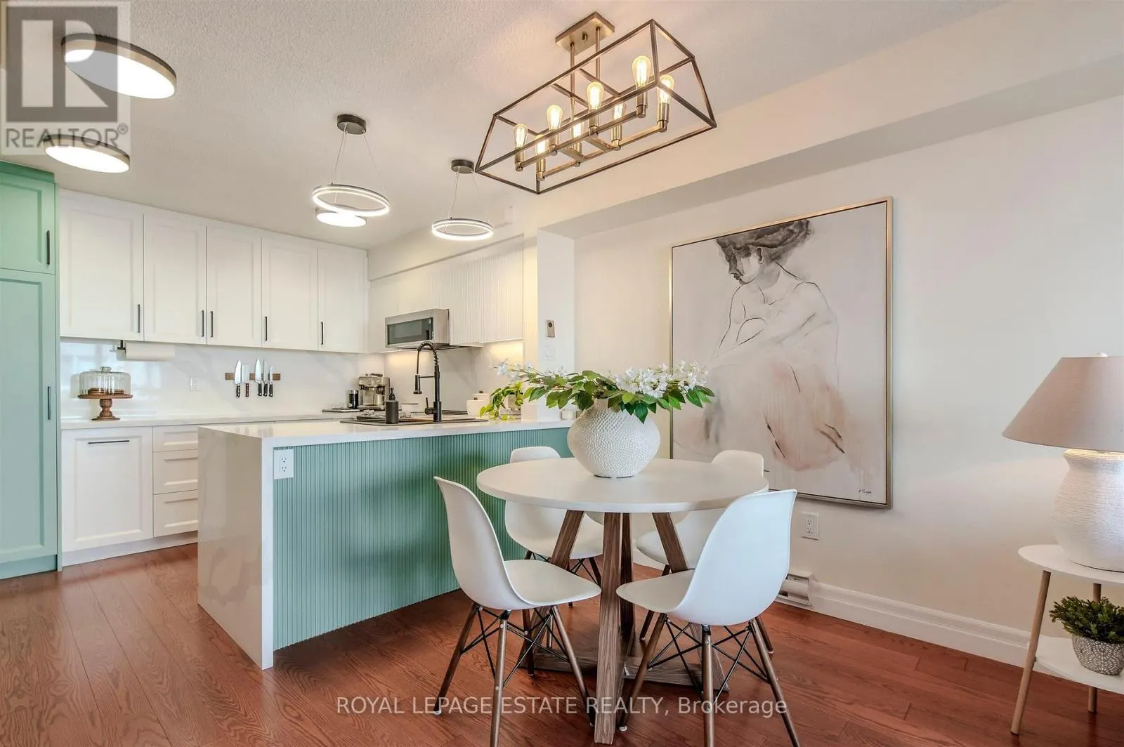 32 - 1209 QUEEN STREET E