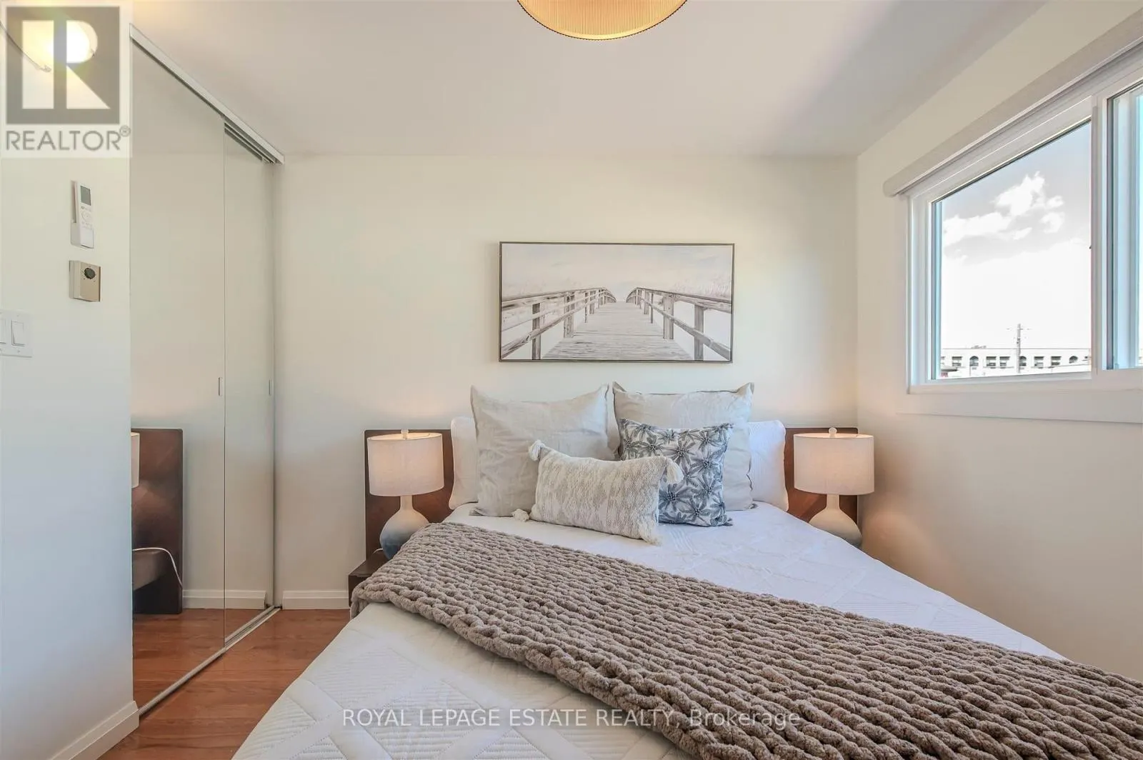 32 - 1209 QUEEN STREET E
