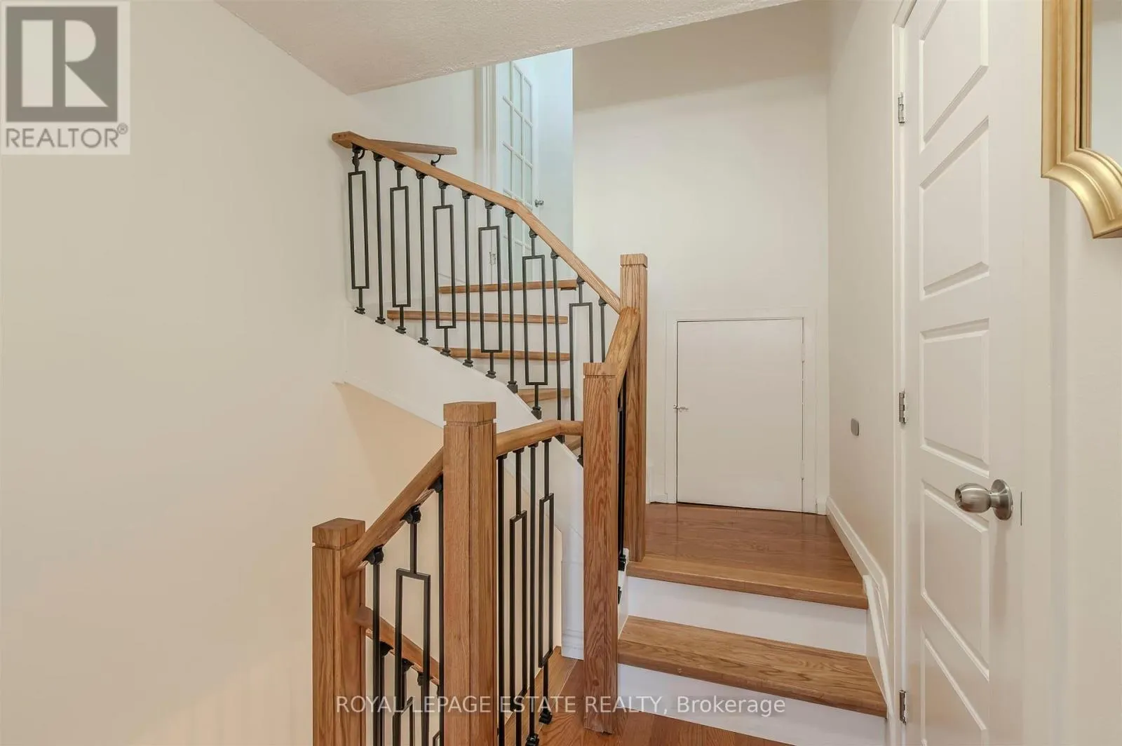 32 - 1209 QUEEN STREET E