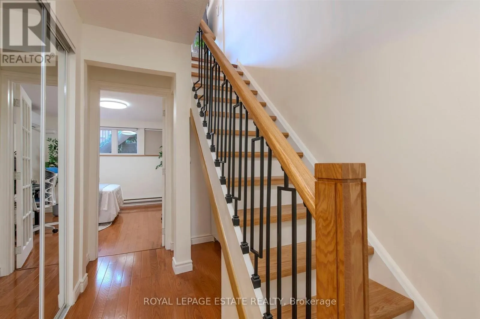 32 - 1209 QUEEN STREET E
