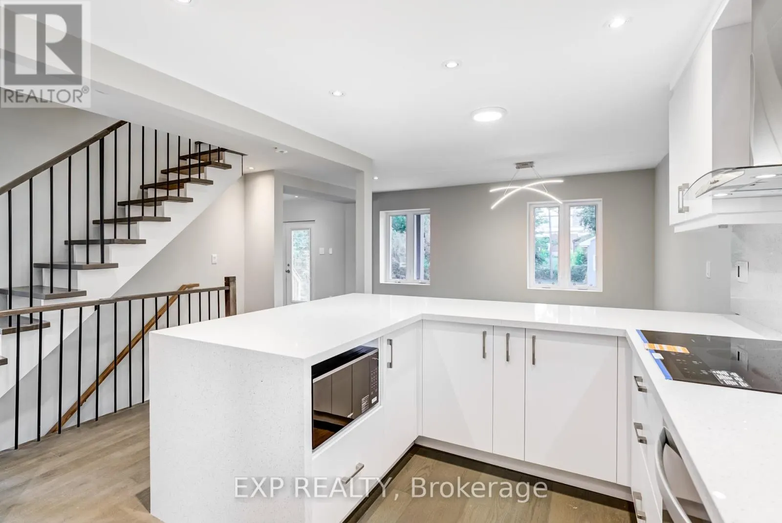 18 INNISDALE DRIVE