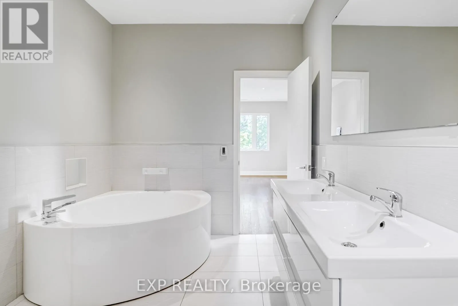 18 INNISDALE DRIVE