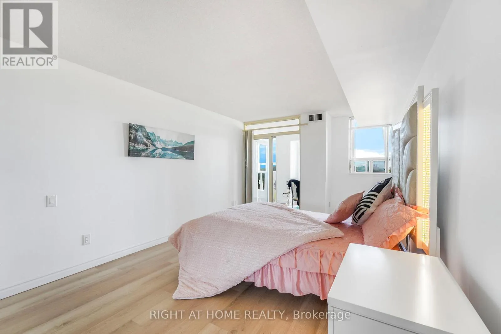707 - 2466 EGLINTON AVENUE E