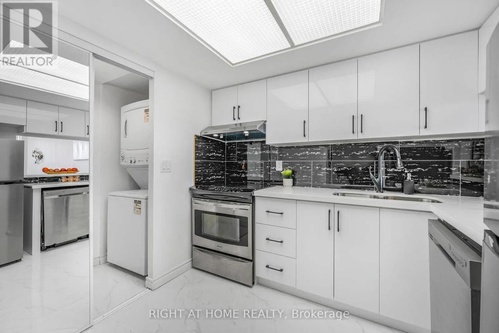 707 - 2466 EGLINTON AVENUE E