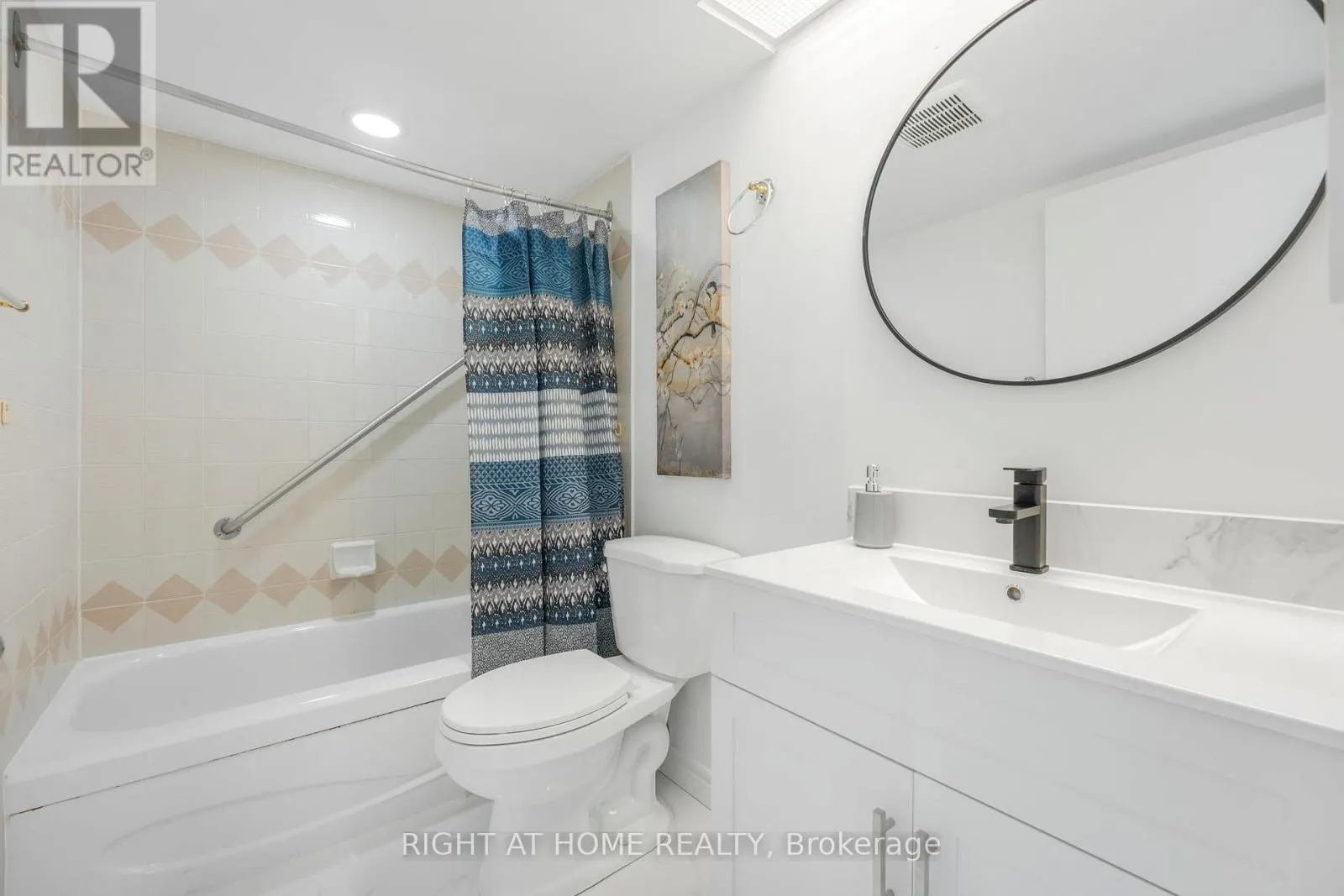 707 - 2466 EGLINTON AVENUE E