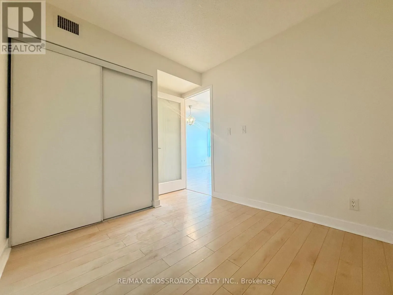 1115 - 38 LEE CENTRE DRIVE